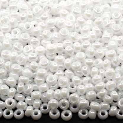 10/0 46102 Preciosa Seed Beads. Opaque Sfinx white.