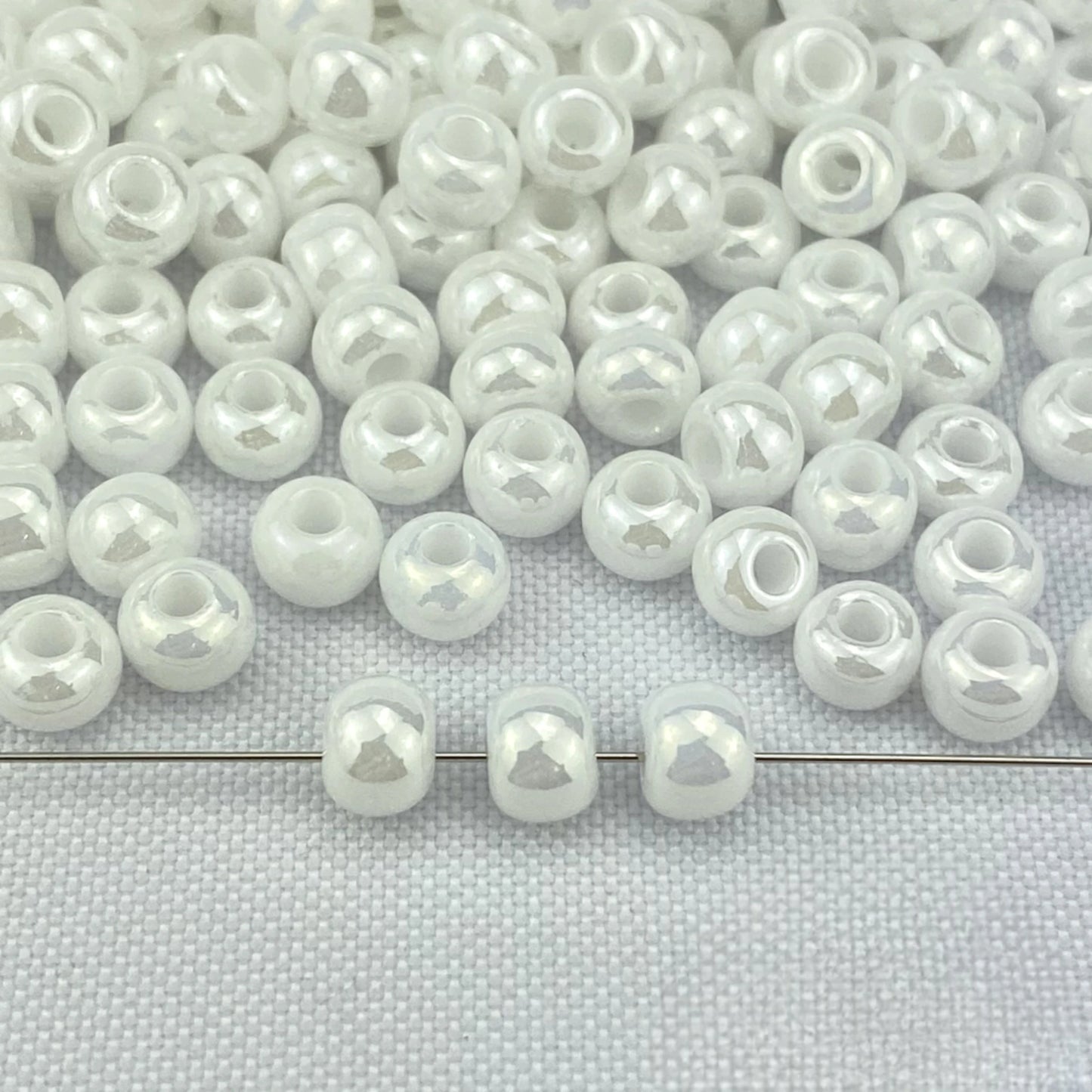 2/0 46102 Preciosa Seed Beads White. Opaque Sfinx.