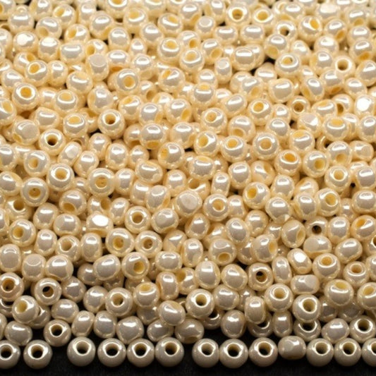 6/0 46113 Preciosa tjekkiske glas Perler Rocailles 4,1 mm. Beige skal.