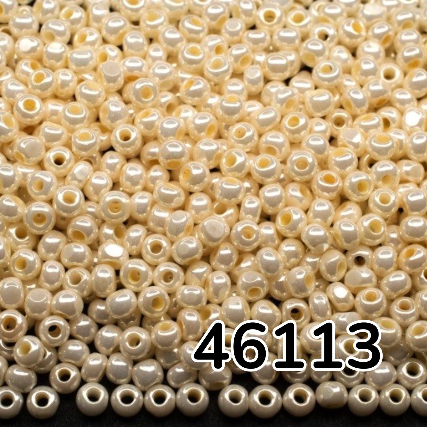 Perles de Rocaille en verre tchèque Preciosa 6/0 46113, 4,1 mm. Coquille beige.