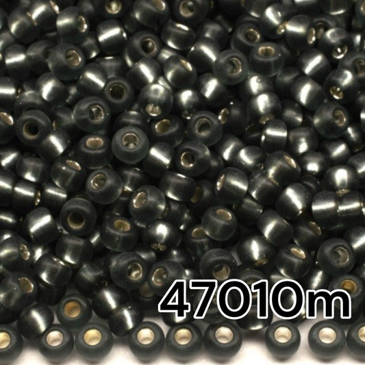 10/0 47010 matte Preciosa Rocailles-Perlen. Schwarz transparent mit Silbereinlage.