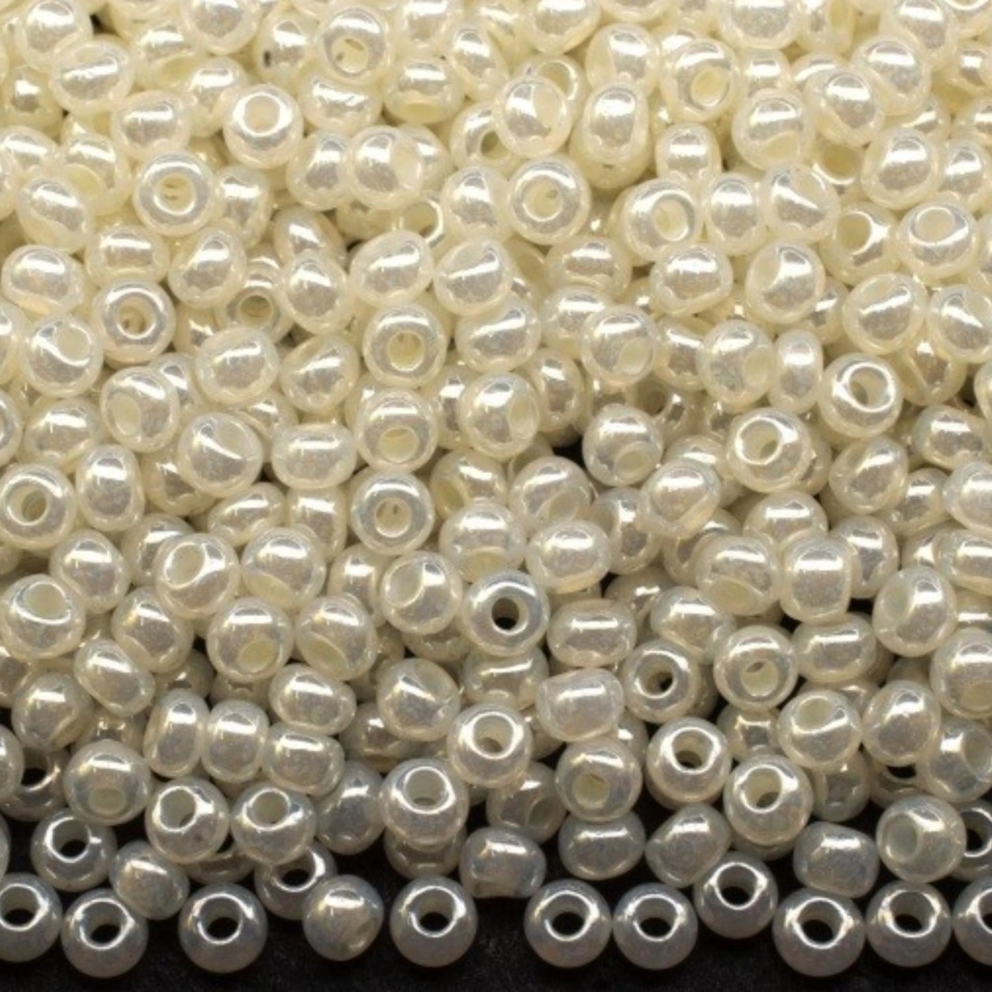 10/0 47102 Preciosa Czech Glass Seed Beads Rocailles 2.3mm. Shell.