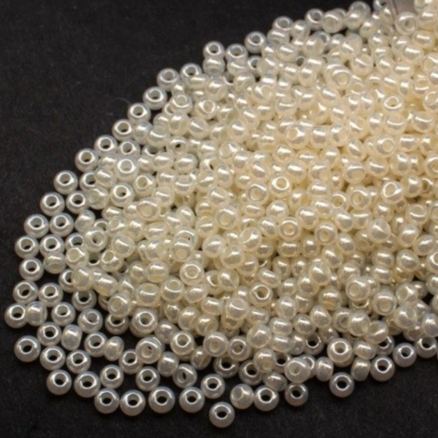 10/0 47102 Preciosa Czech Glass Seed Beads Rocailles 2.3mm. Shell.