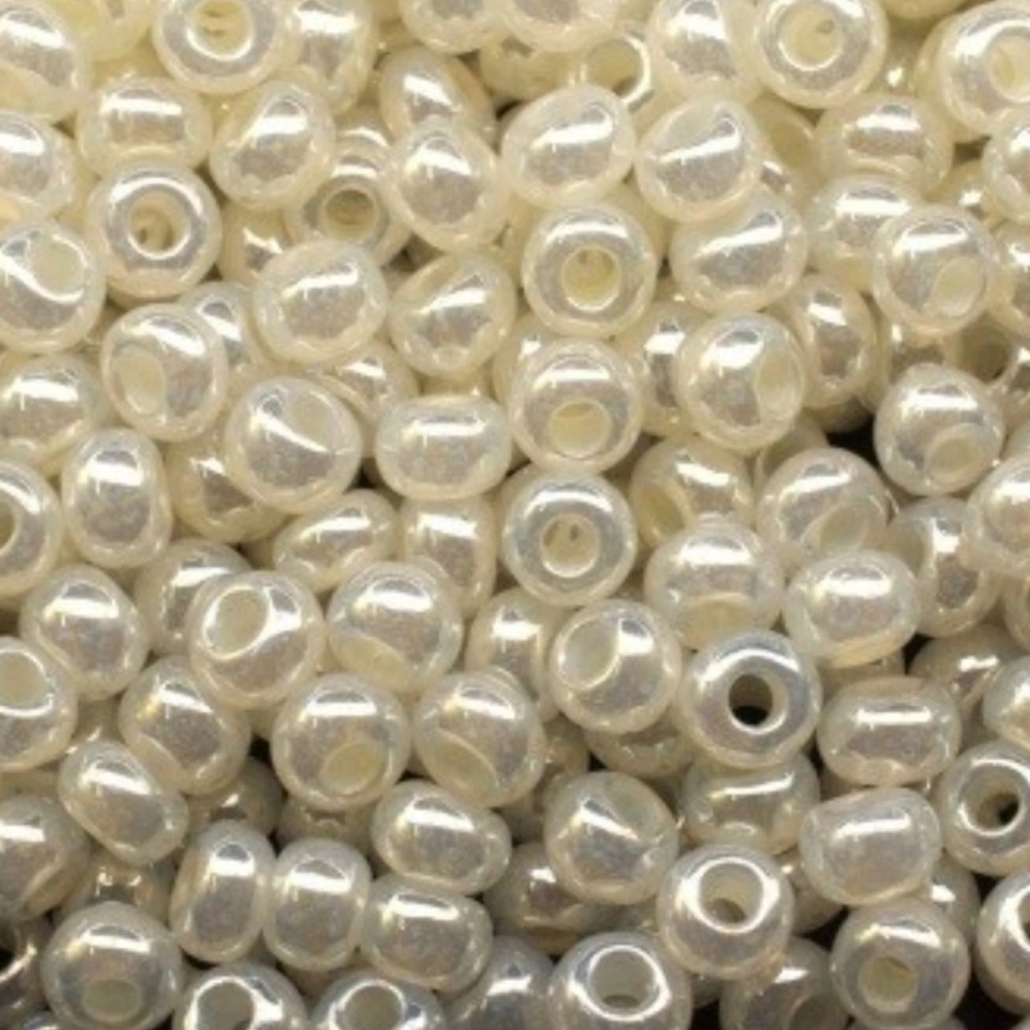 10/0 47102 Preciosa Czech Glass Seed Beads Rocailles 2.3mm. Shell.