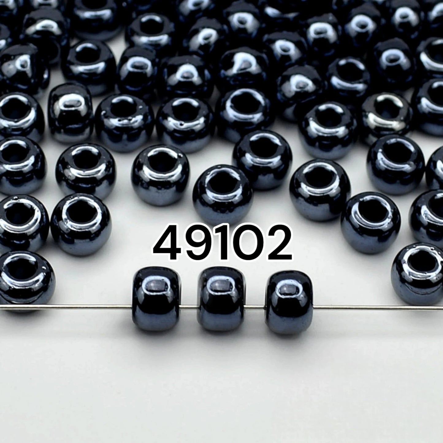 2/0 49102 Preciosa Čekiško Stiklo Karoliukai Rokajaus 6.1mm. Juoda Nepermatoma Irisinė.