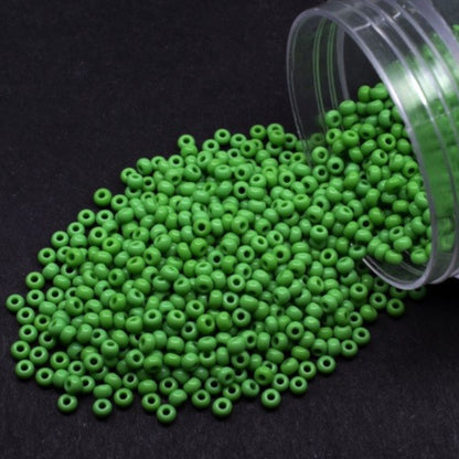 10/0 53210 Preciosa Seed Beads. Opaque green.