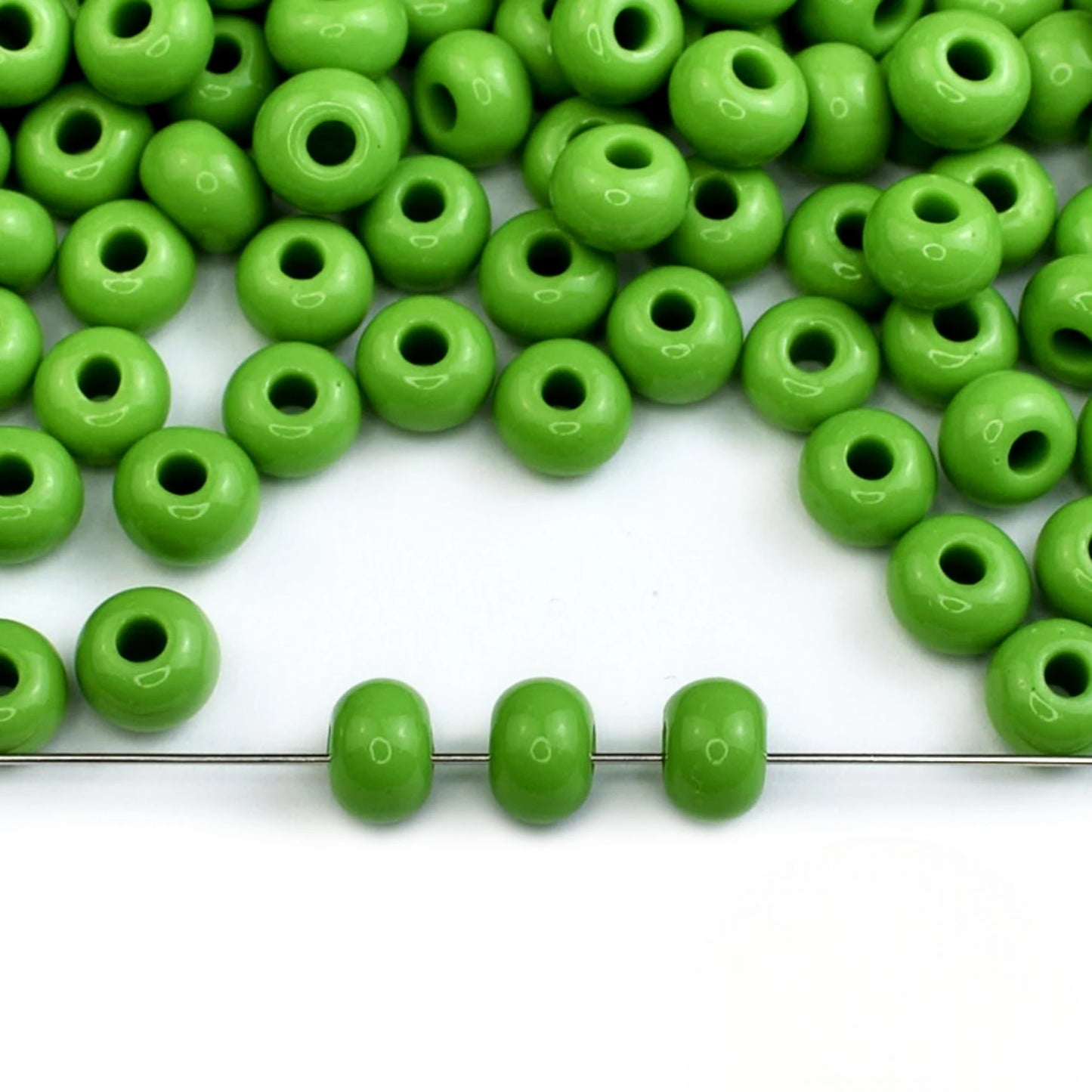 2/0 53230 Preciosa Çek Camı Kum Boncuğu Rocaille Boncuk 6.1mm. Yeşil Opak Doğal.