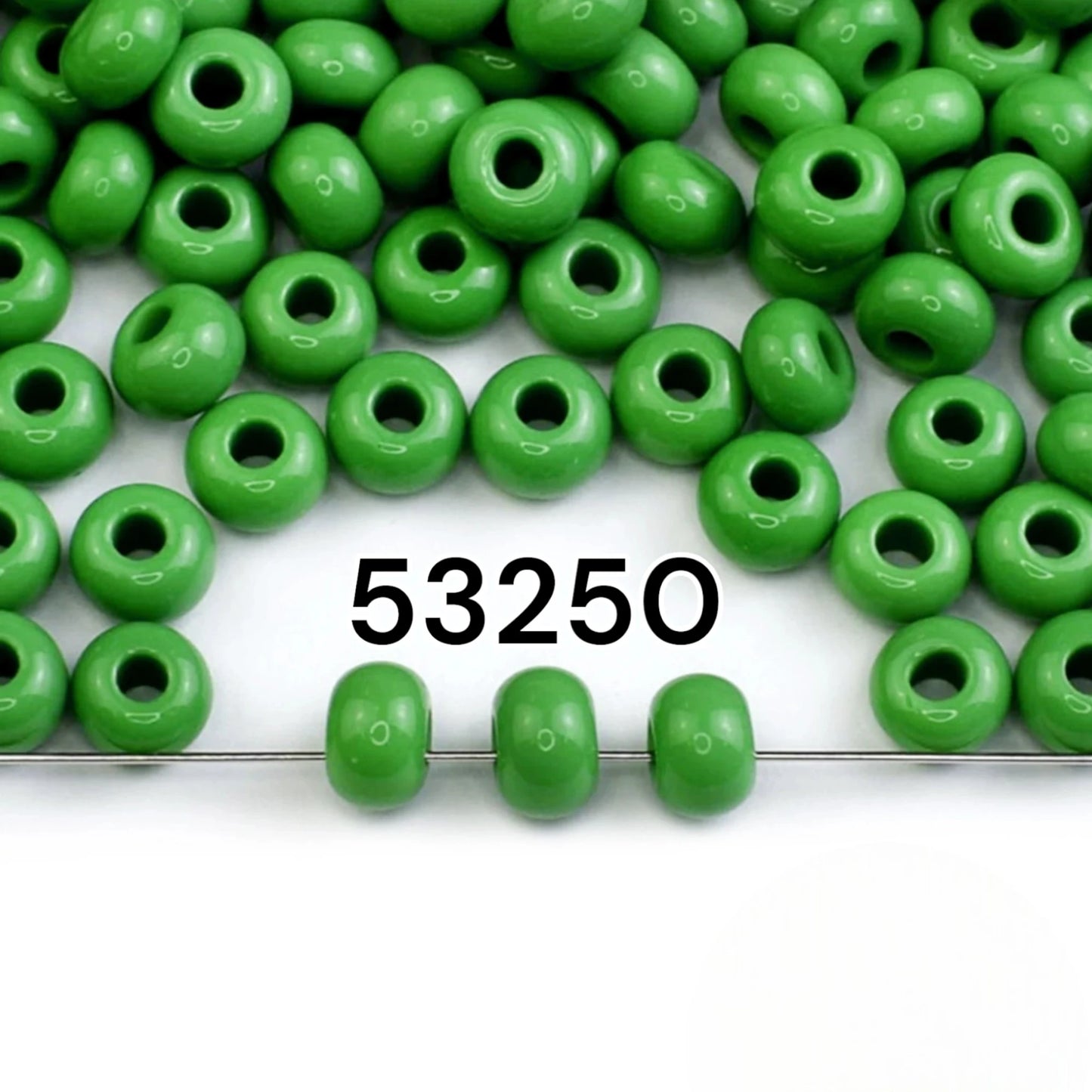 2/0 53250 Preciosa Чешский стеклянный бисер Рокайль 6.1mm. Зеленый непрозрачный натуральный.