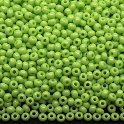 6/0 53410 Preciosa Czech Glass Perler Rocailles 4.1mm. Grøn Opaque Naturlig.