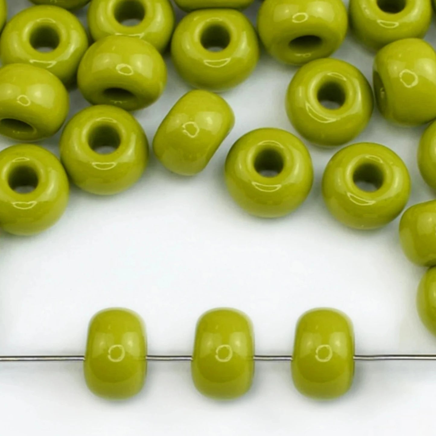 2/0 53430 Preciosa Čekiško Stiklo Karoliukai Rokajaus 6.1mm. Alyvuogių Matinis Natūralus.