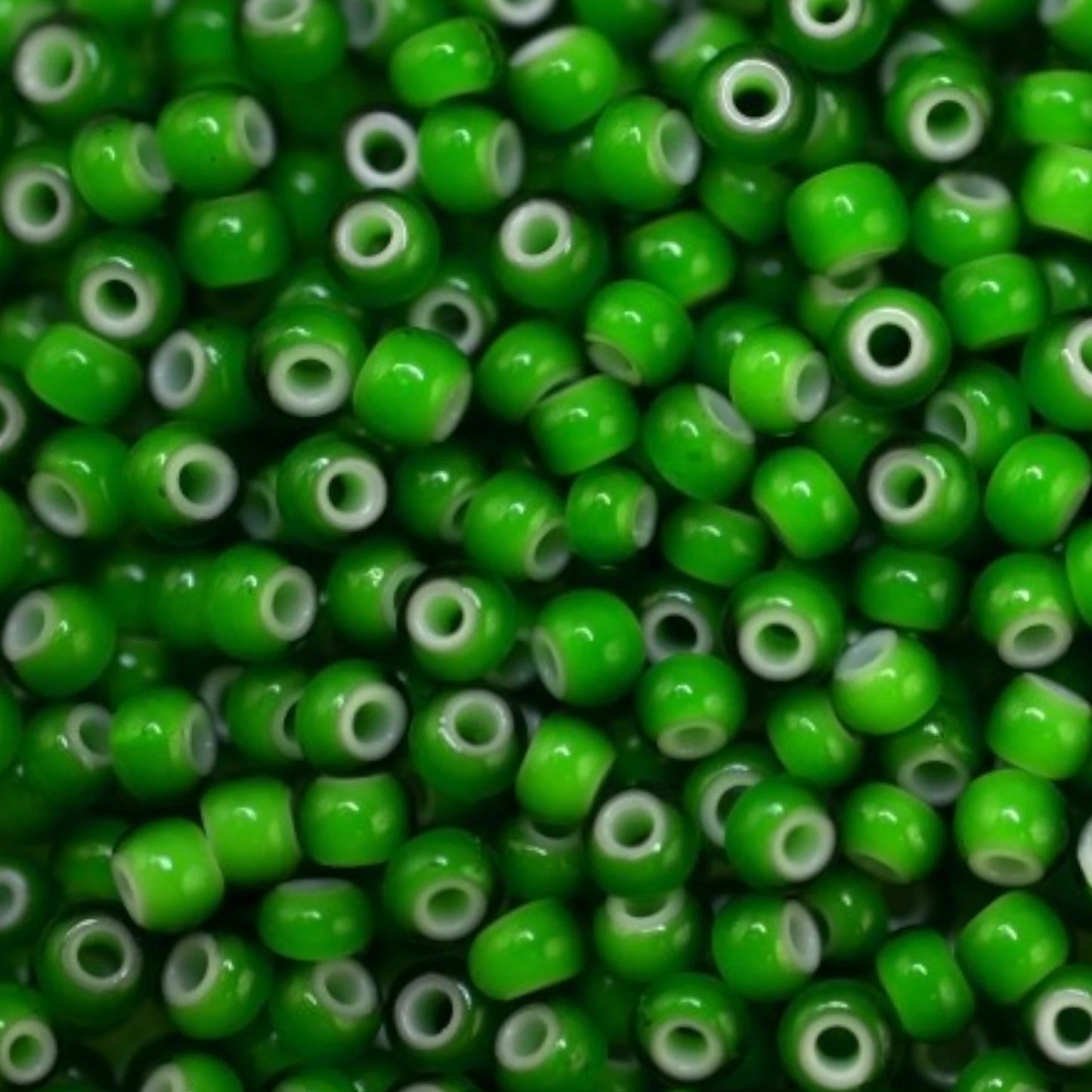 10/0 53712 Preciosa Tschechische Glas Perlen Rocailles 2.3mm. Karneolgrün.