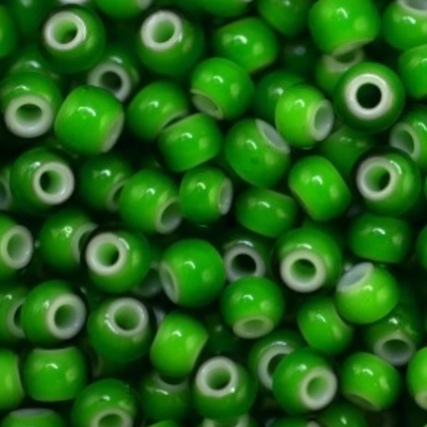 10/0 53712 Preciosa Tschechische Glas Perlen Rocailles 2.3mm. Karneolgrün.