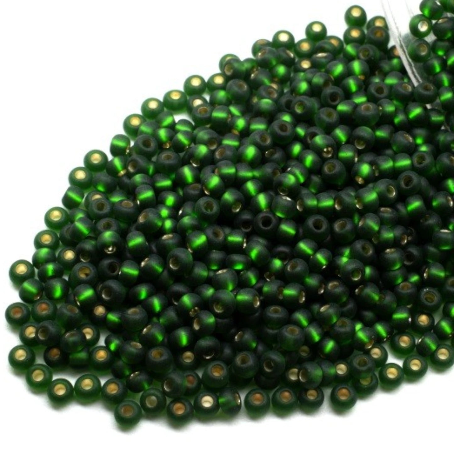 10/0 57060 matte Preciosa Rocailles-Perlen. Grün transparent mit Silbereinlage.