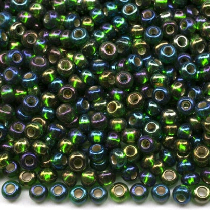 10/0 57069 Preciosa Perles de Rocaille en verre tchèque 2.3mm. Vert transparent, doublé argent, arc-en-ciel.
