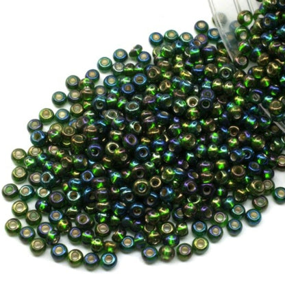 10/0 57069 Preciosa Perles de Rocaille en verre tchèque 2.3mm. Vert transparent, doublé argent, arc-en-ciel.