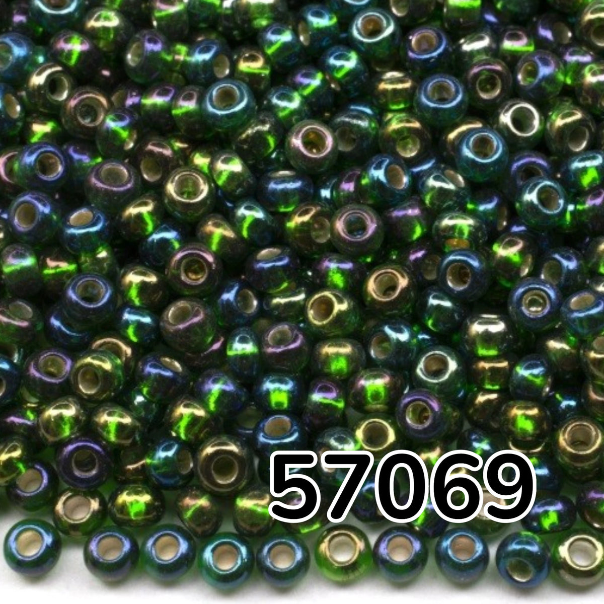 10/0 57069 Preciosa Perles de Rocaille en verre tchèque 2.3mm. Vert transparent, doublé argent, arc-en-ciel.