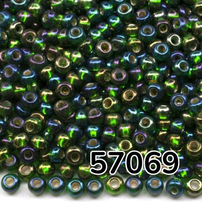 10/0 57069 Preciosa Perles de Rocaille en verre tchèque 2.3mm. Vert transparent, doublé argent, arc-en-ciel.