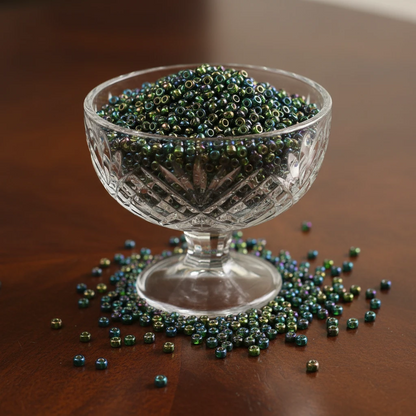 10/0 57069 Preciosa Perles de Rocaille en verre tchèque 2.3mm. Vert transparent, doublé argent, arc-en-ciel.