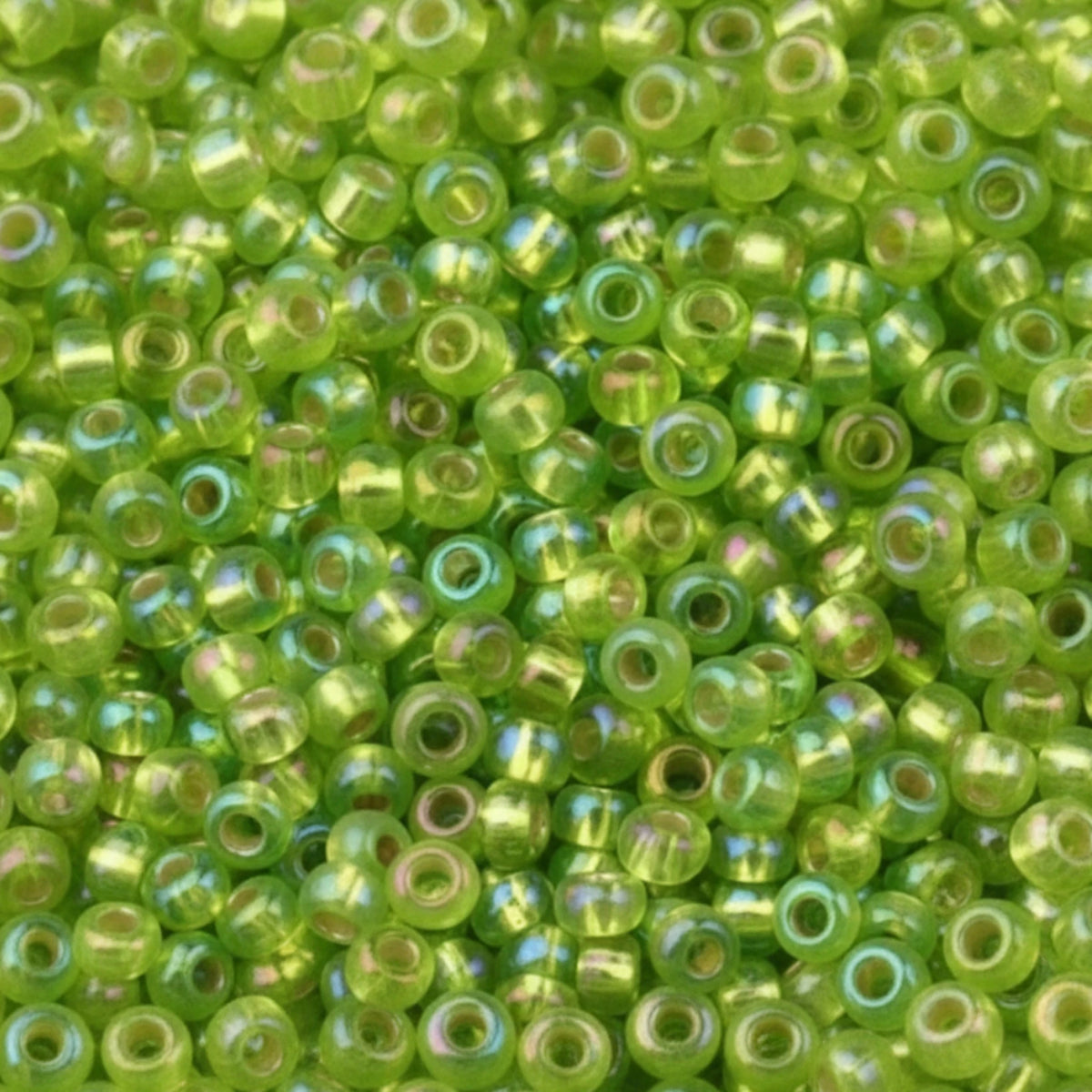 10/0 57229 Preciosa Missangas/Miçangas Pequenas (contas miúdas) de vidro checo Rocaille 2.3mm. Verde-claro transparente com interior prateado, arco-íris.