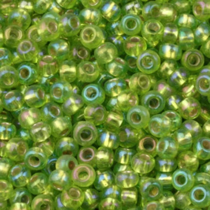 10/0 57229 Preciosa Missangas/Miçangas Pequenas (contas miúdas) de vidro checo Rocaille 2.3mm. Verde-claro transparente com interior prateado, arco-íris.