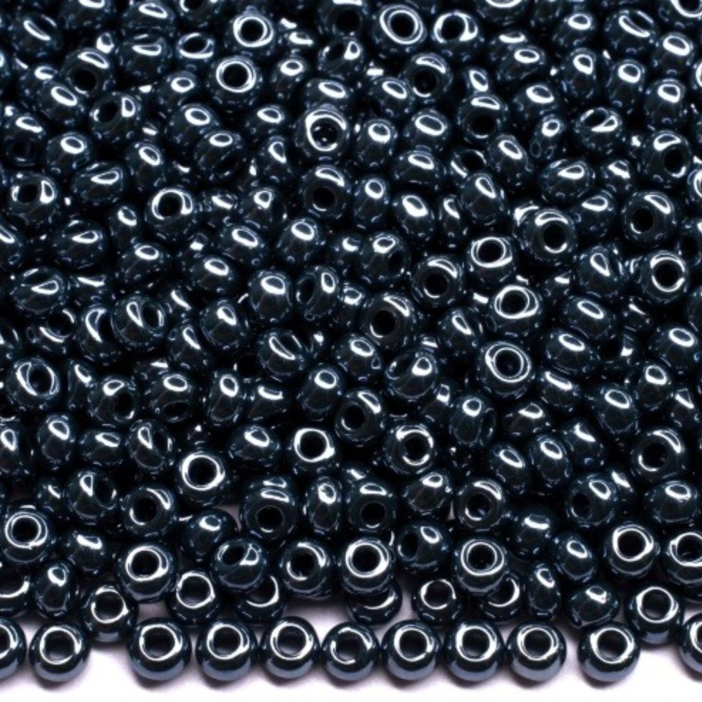 10/0 58270 Preciosa Seed Beads. Opaque Sfinx green.