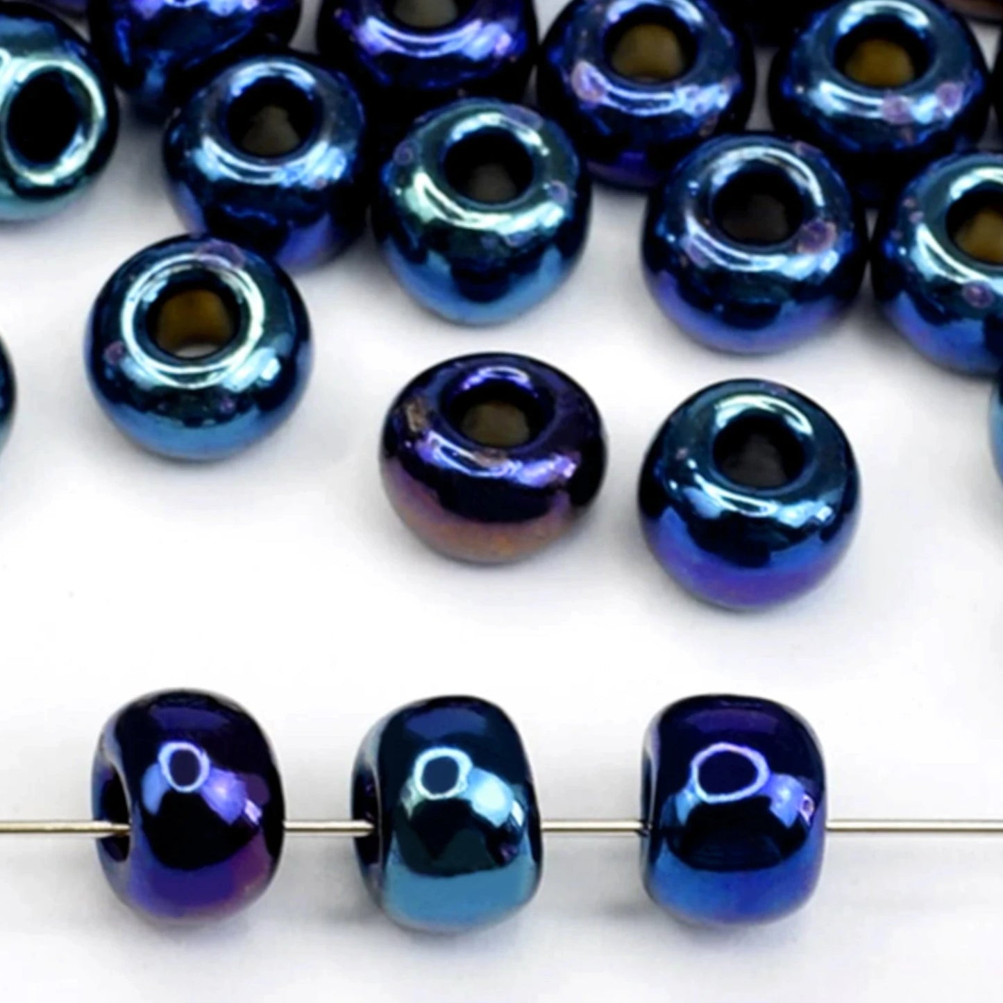 2/0 59135 Preciosa Čekiško Stiklo Karoliukai Rokajaus 6.1mm. Nepermatomas Mėlynas Irisas.