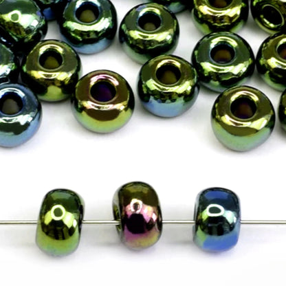 2/0 59155 Preciosa Чешский стеклянный бисер Рокайль 6.1mm. Непрозрачный зеленый ирис.