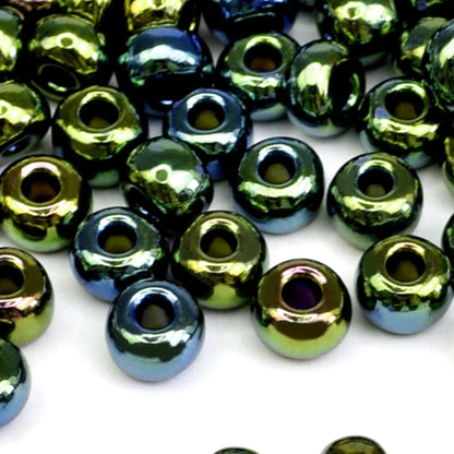 2/0 59155 Preciosa Чешский стеклянный бисер Рокайль 6.1mm. Непрозрачный зеленый ирис.