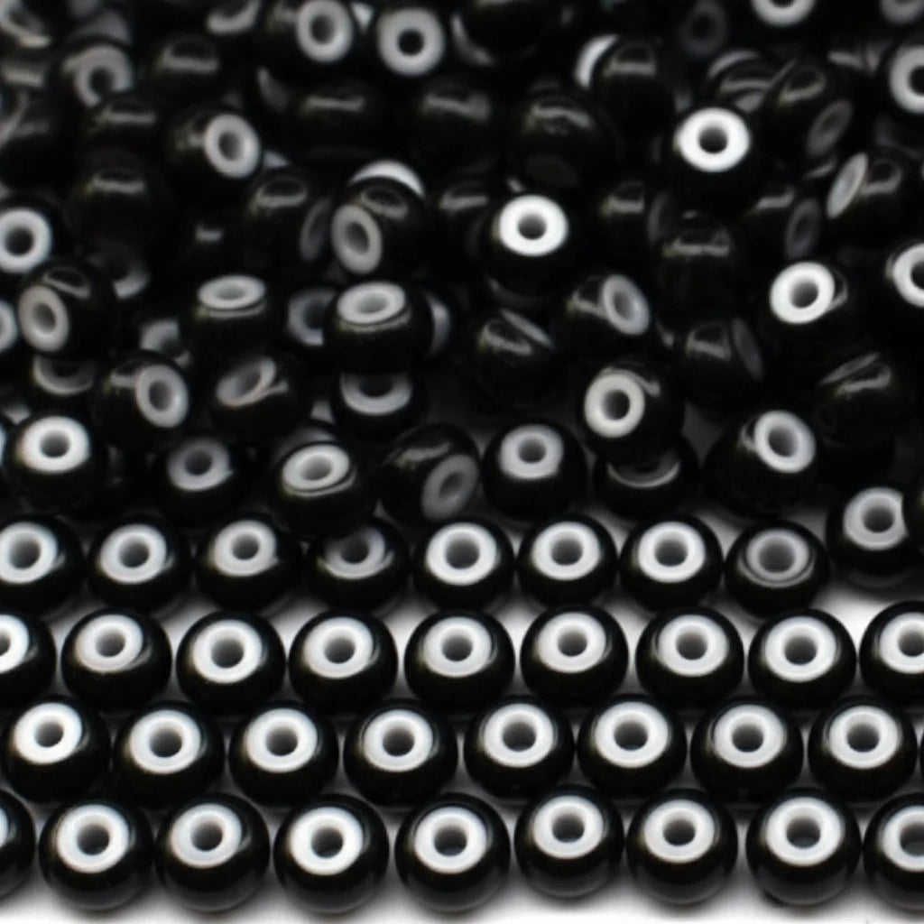 6/0 23798 Preciosa Tsjechisch glas Kralen Rocaillekralen 4.1mm. Zwarte Cornelian.