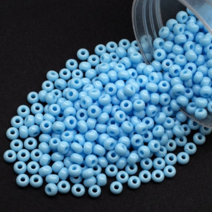 6/0 63000 Preciosa tjekkiske glasperler Rocailles 4,1 mm. Lys blå uigennemsigtig naturlig.