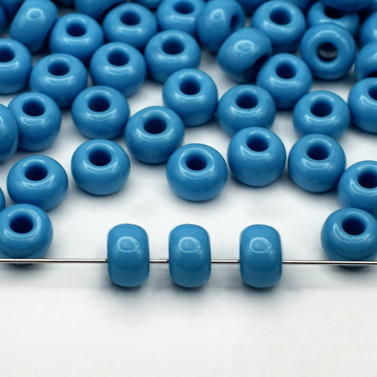 2/0 63050 Preciosa Seed Beads Blue. Opaque Natural.