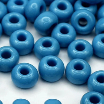 2/0 63050 Preciosa Tjeckiska glaspärlor Rocaillepärlor 6.1mm. Blå ogenomskinlig naturlig.