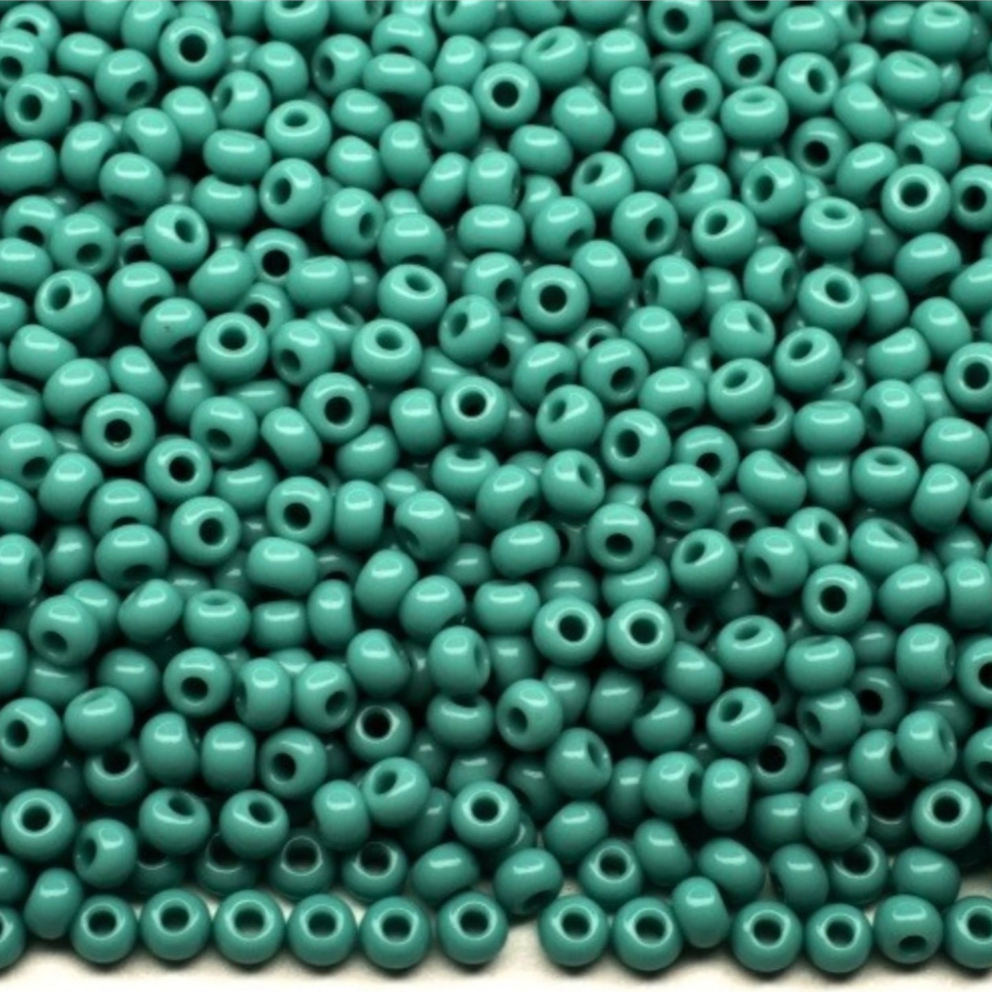 6/0 63130 Preciosa Čekiško Stiklo Karoliukai Rokajaus 4.1mm. Mėlyna Nepermatoma Natūrali.