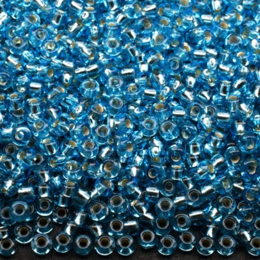 10/0 67010 Preciosa Czech Glass Perler Rocailles 2.3mm. Lys Blå transparent Sølvbelagt.