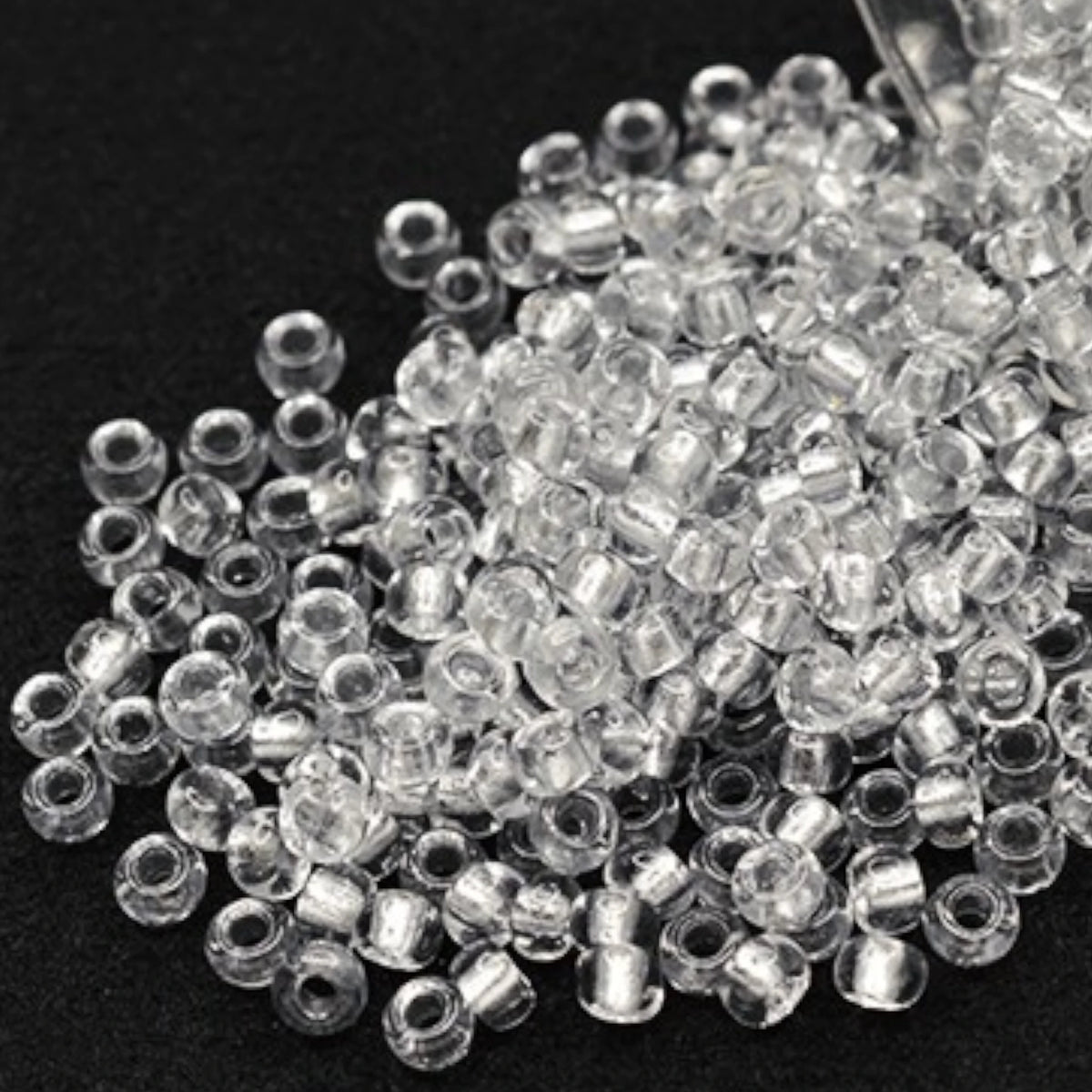10/0 68108 Preciosa Mărgele din sticlă cehă Rocaille 2.3mm. Cristal, căptușite cu aluminiu.