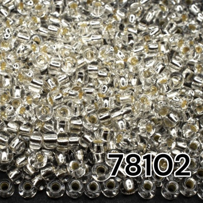 10/0 78102 Preciosa Rocailles-Perlen. Weiß transparent mit Silbereinlage.