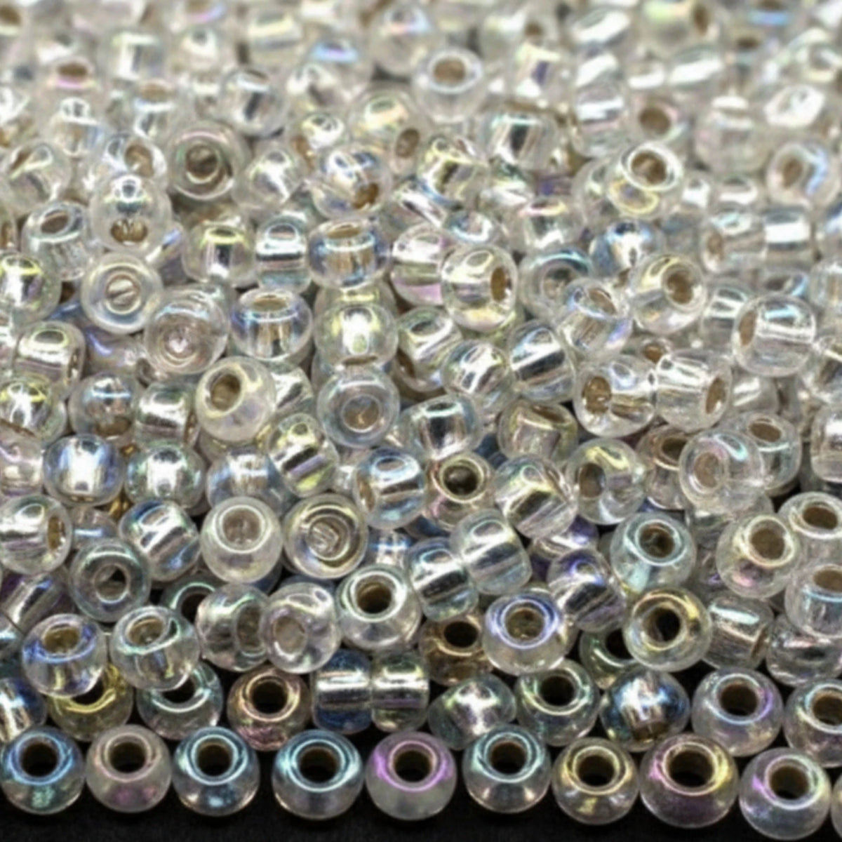 10/0 78109 Preciosa Perles de verre tchèques de Rocaille 2.3mm. Cristal doublé argent, arc-en-ciel.