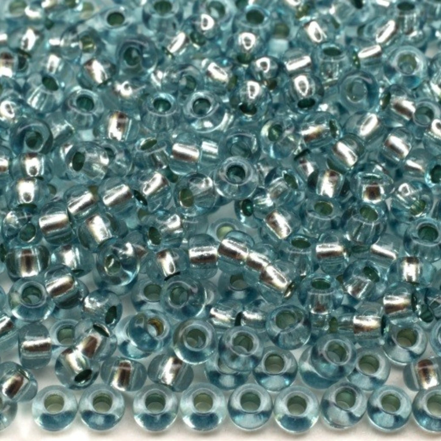 10/0 78133 Preciosa Tsjechisch glas Kralen Rocaillekralen 2.3mm. Blauw 2 geverfd Kristal, Zilver gecoat.