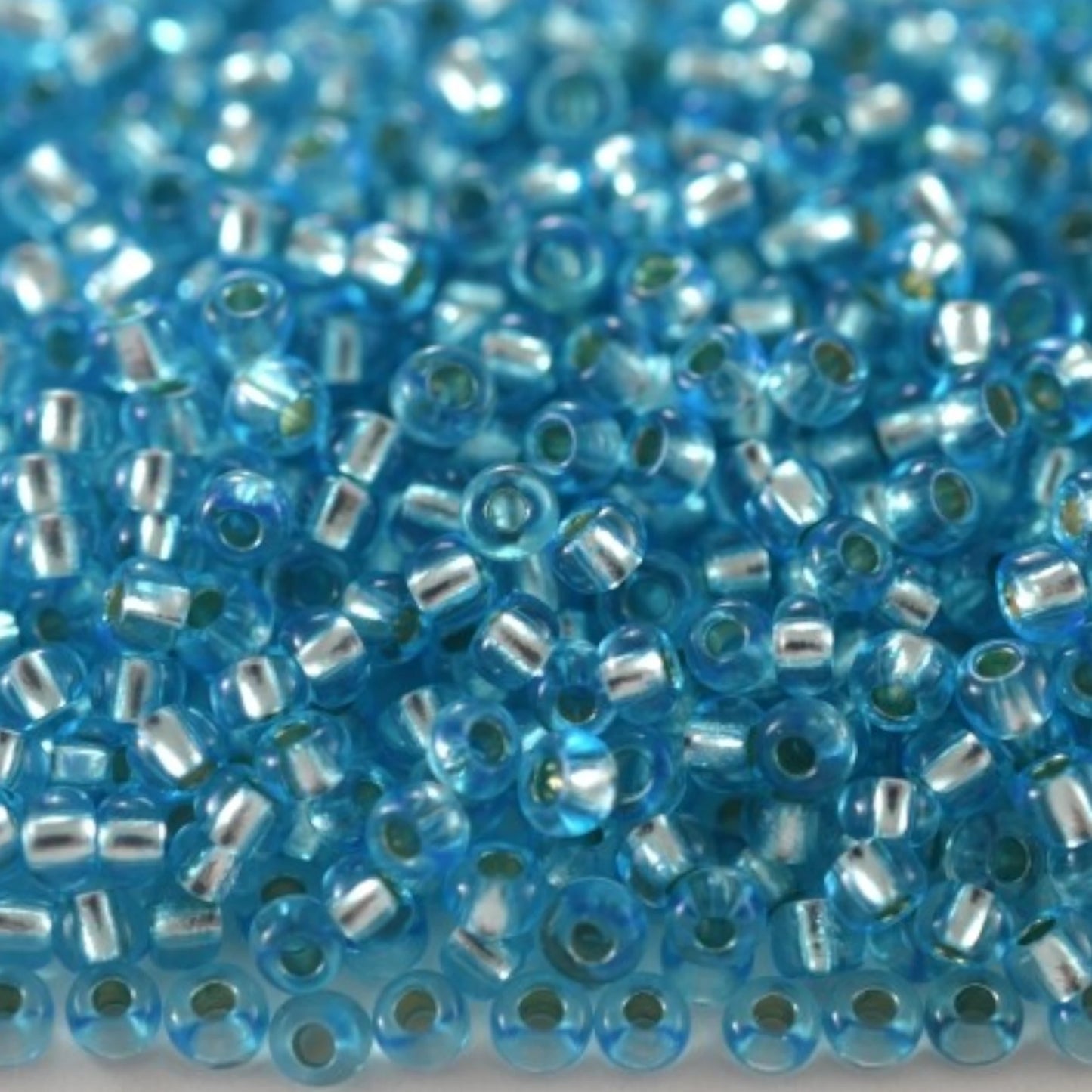 10/0 78134 Preciosa Cuentas de Semilla (Abalorios / Mostacillas) Checas de Vidrio Rocallas 2.3mm. Azul 2 teñido Cristal, Plateado Forrado.