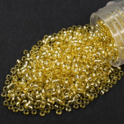 10/0 78151 Preciosa Czech Glass Koraliki Rocailles 2.3mm. Zielono-żółte 2 barwione kryształowe, srebrne wykończenie.