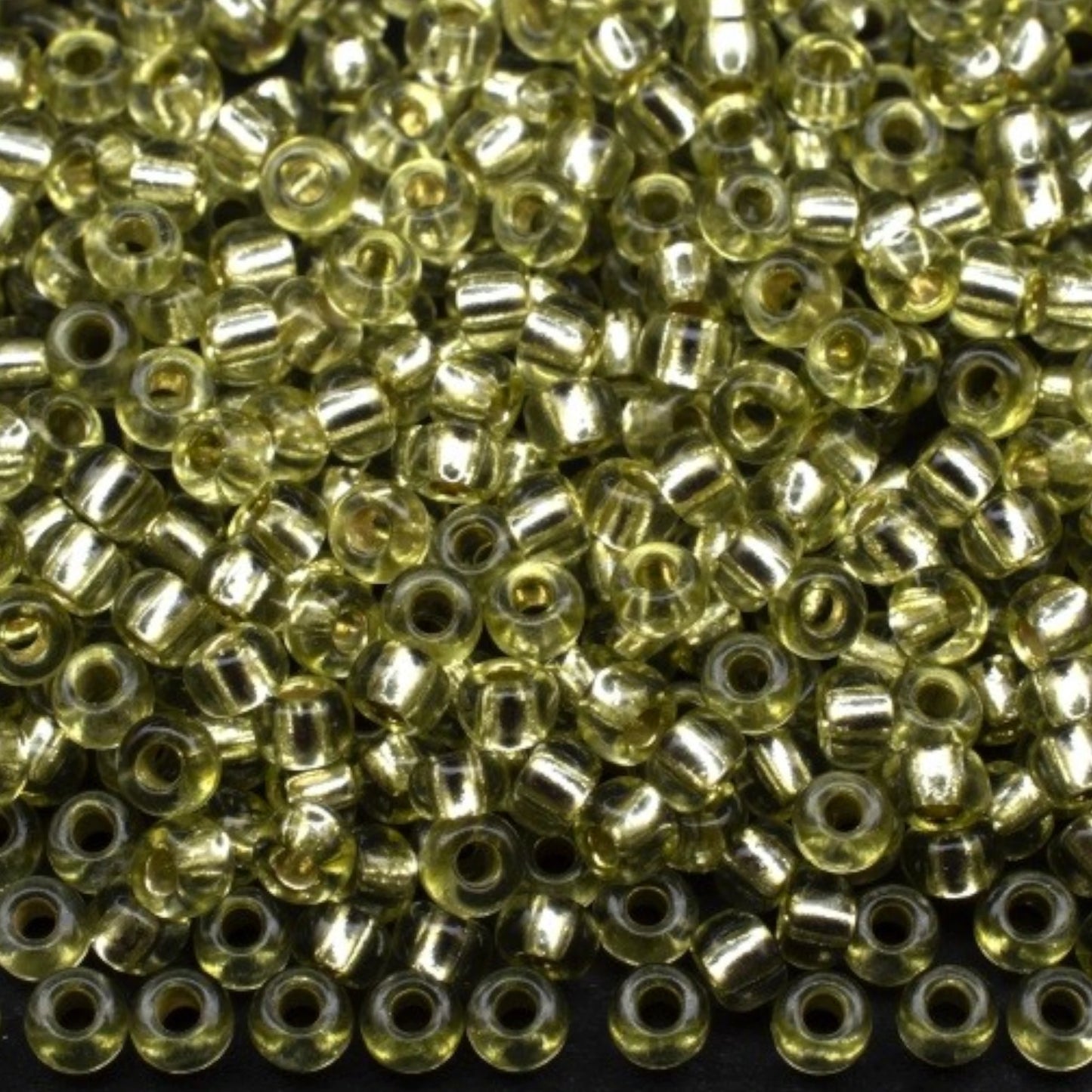 10/0 78152 Preciosa Tschechische Glas Perlen Rocailles 2,3mm. Grün 2 gefärbt Kristall, Silber Beschichtet.