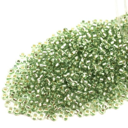 10/0 78162 Preciosa tschechische Glas Perlen Rocailles 2,3mm. Grün 2 gefärbt Kristall, silberbeschichtet.