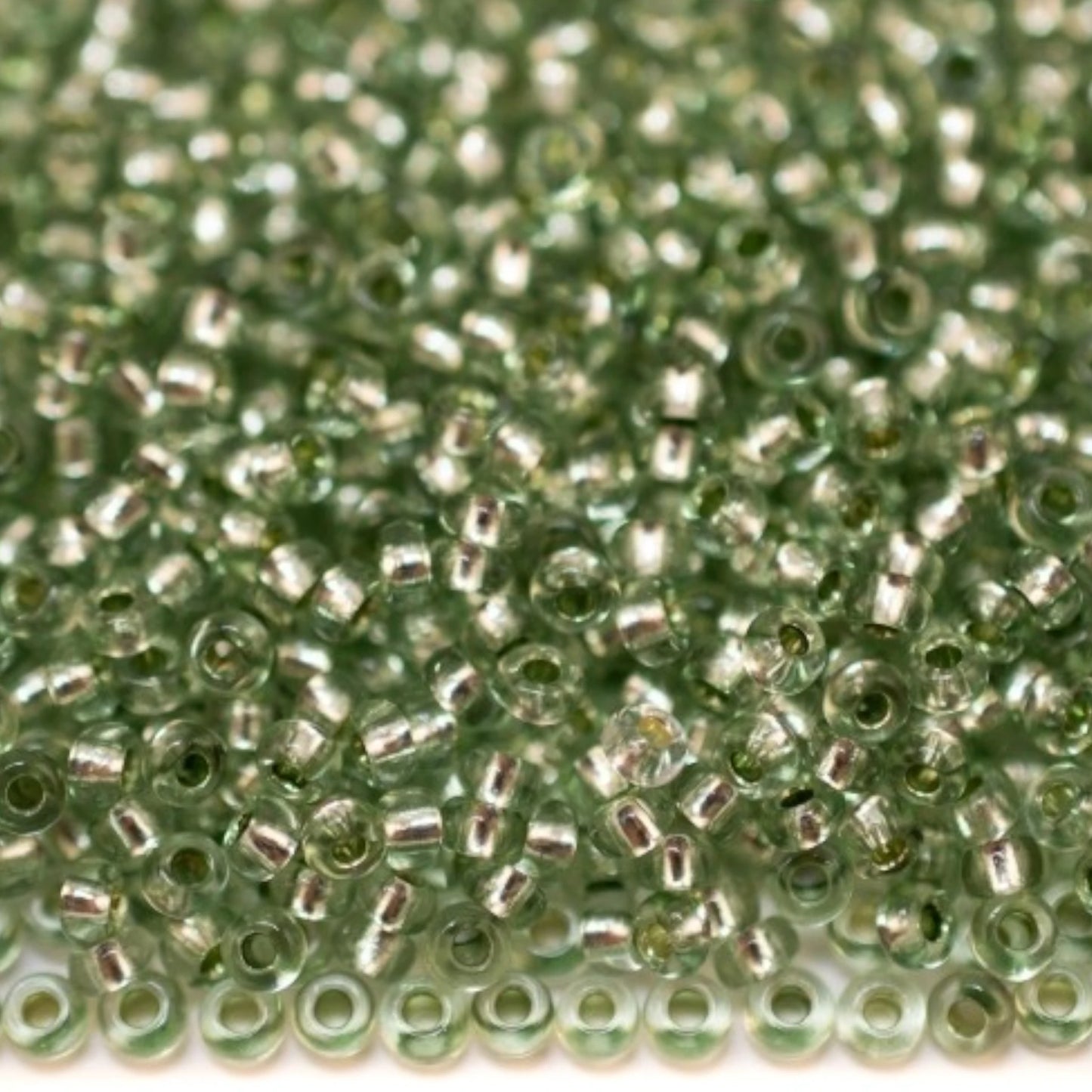 10/0 78163 Preciosa Cuentas de Semilla (Abalorios / Mostacillas) Checas de Vidrio Rocallas 2.3mm. Verde 2 teñido Cristal, Plateado Interior.