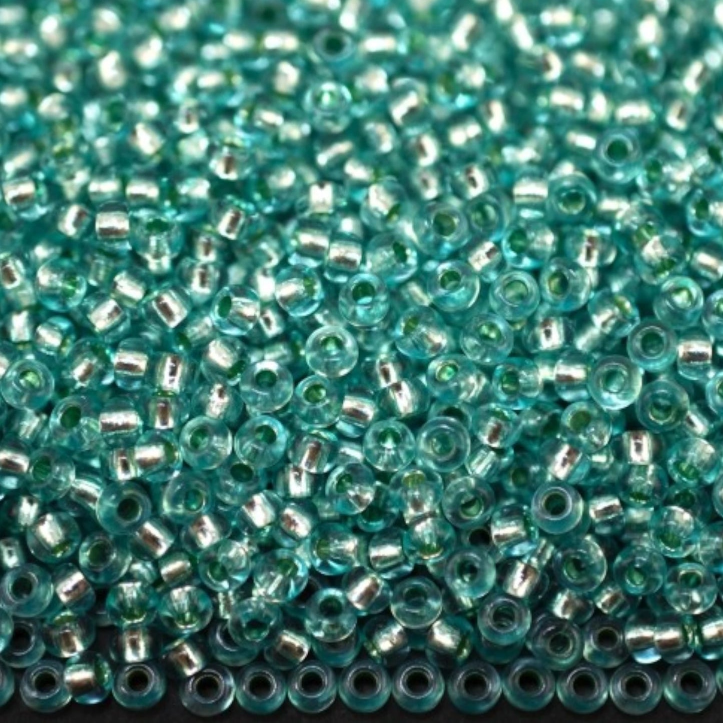 10/0 78165 Preciosa Τσέχικες Γυάλινες Χάντρες Ροκάιλ 2.3mm. Μπλε Πράσινο 2 βαμμένο Κρύσταλλο, Ασημένια Επένδυση.