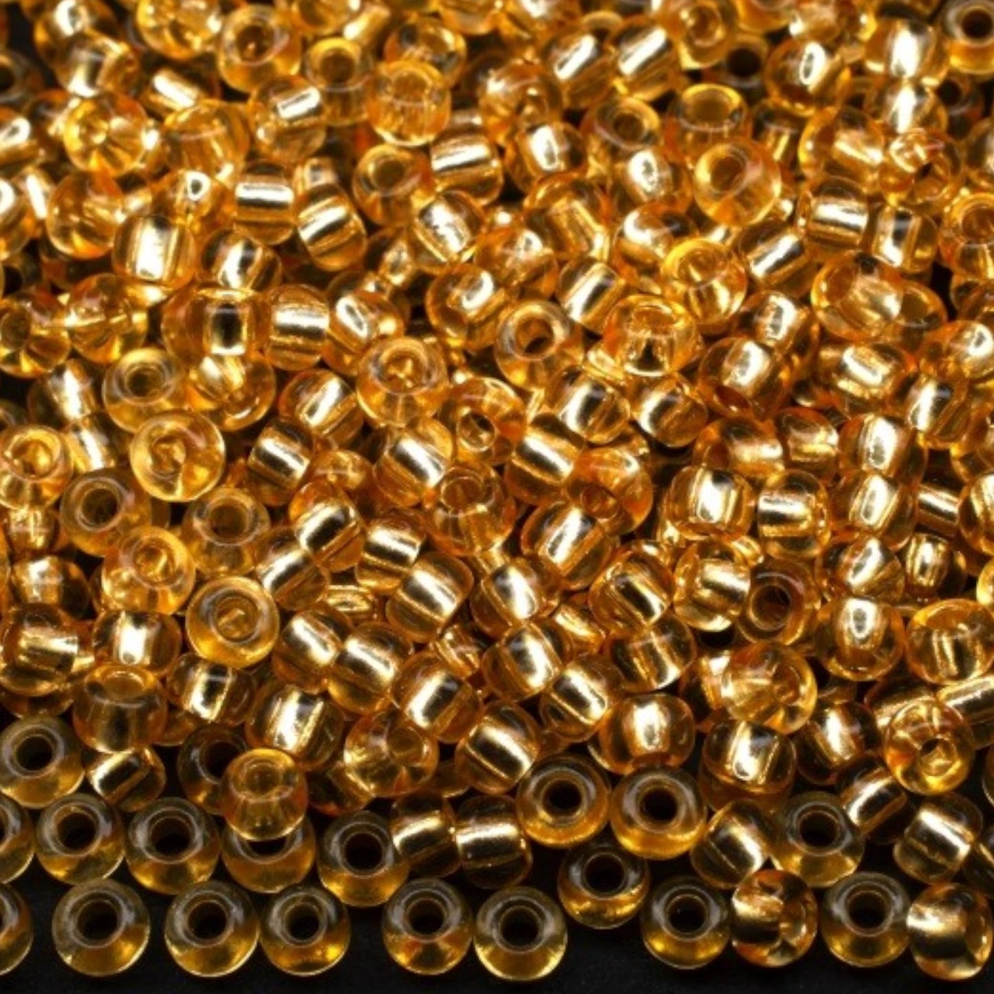 10/0 78182 Preciosa čehu stikla Pērlītes Rokaja 2.3mm. Dzeltens 2 krāsots kristāls, sudraba odere.