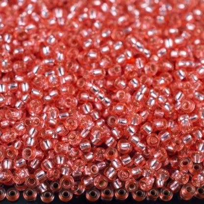 10/0 78191 Preciosa čehu stikla Pērlītes Rokaja 2.3mm. Sarkani rozā 2 krāsoti kristāli, sudraba apšuvums.