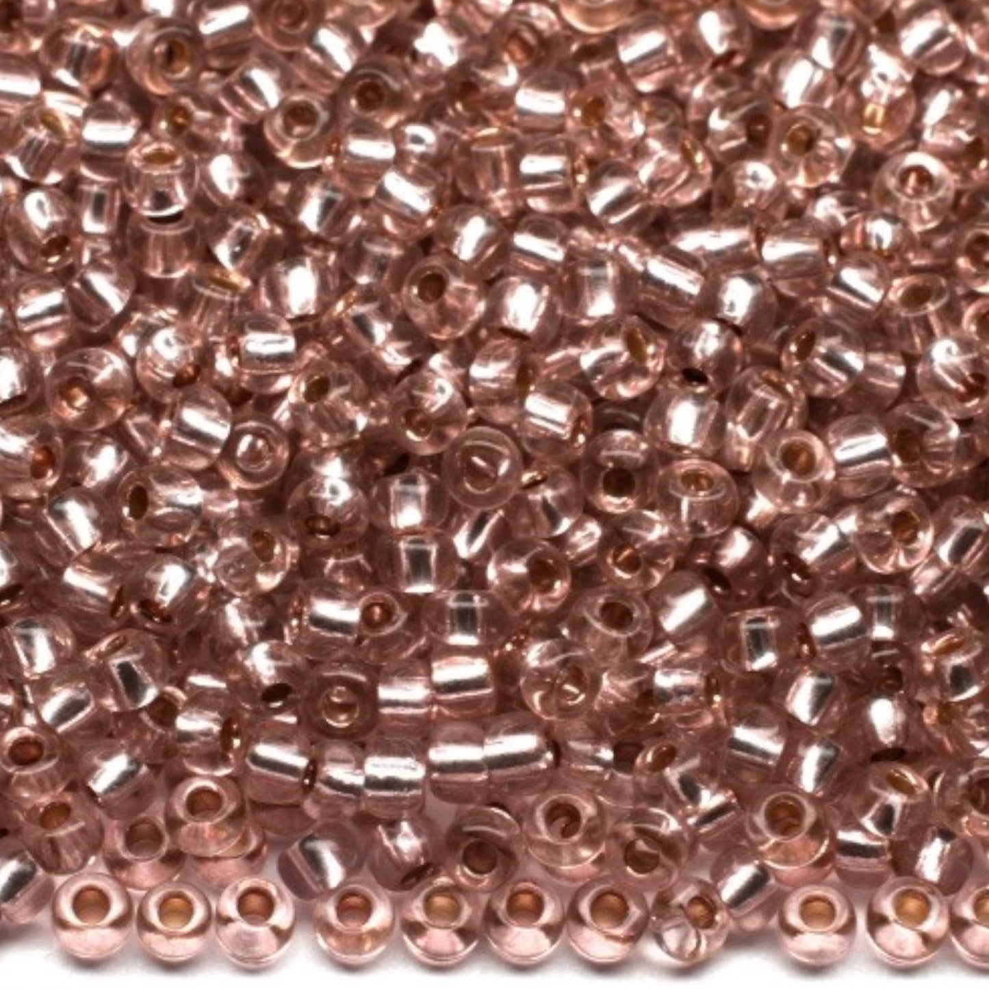 10/0 78194 Preciosa tšekkiläiset lasisiemenhelmet rokaanihelmet 2,3 mm. Vaaleanpunainen ruskea 2 värjätty kristalli, hopeanvärinen sisus.