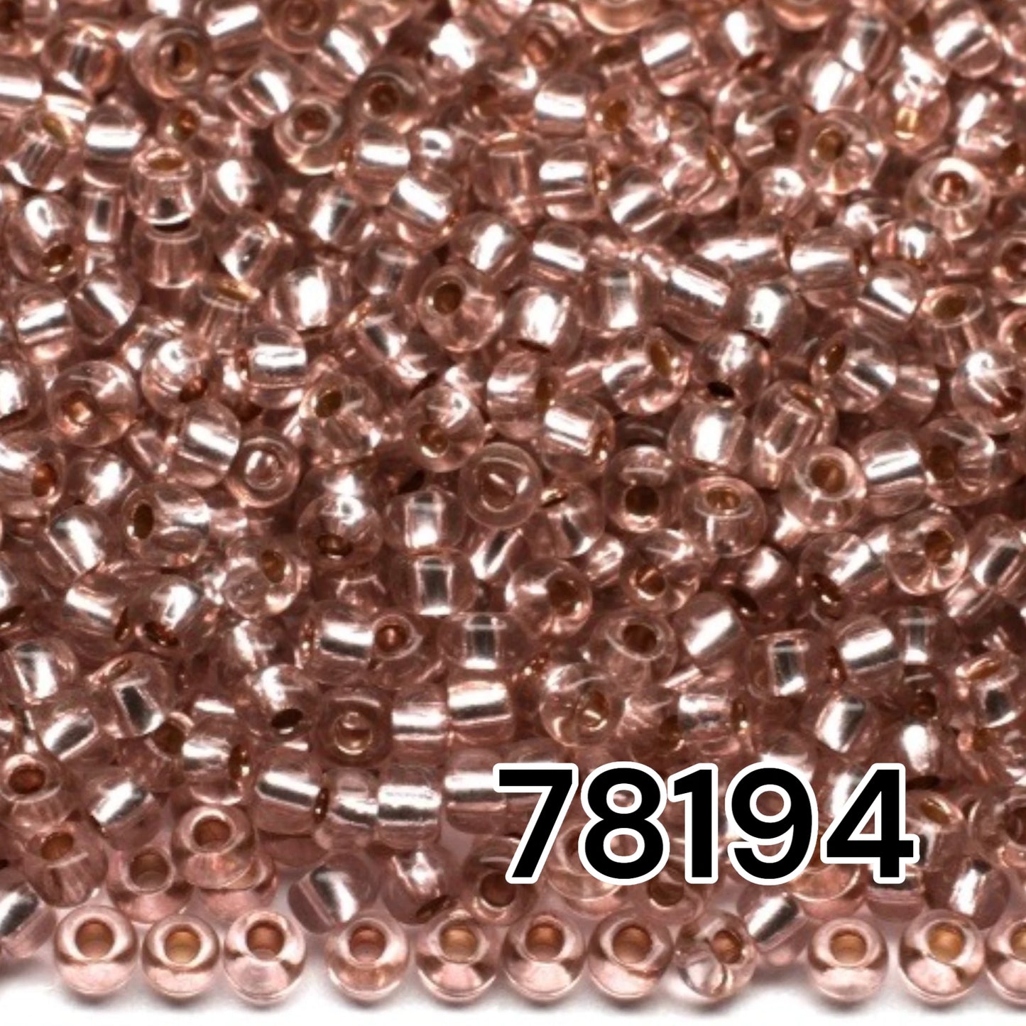 10/0 78194 Preciosa tšekkiläiset lasisiemenhelmet rokaanihelmet 2,3 mm. Vaaleanpunainen ruskea 2 värjätty kristalli, hopeanvärinen sisus.