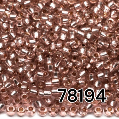 10/0 78194 Preciosa tšekkiläiset lasisiemenhelmet rokaanihelmet 2,3 mm. Vaaleanpunainen ruskea 2 värjätty kristalli, hopeanvärinen sisus.