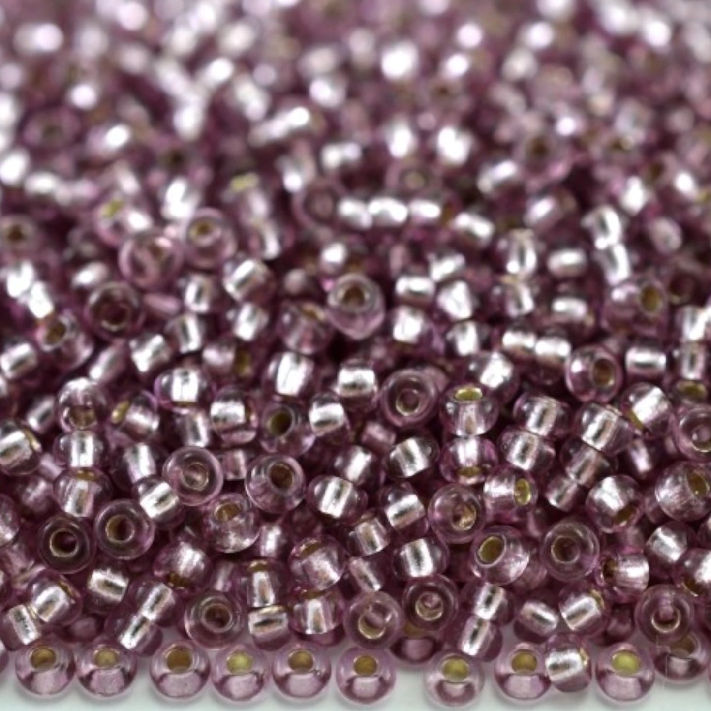 10/0 78195 Preciosa Czech Glass Perler Rocailles 2.3mm. Lilla Pink 2 farvet Krystal, Sølvbelagt.